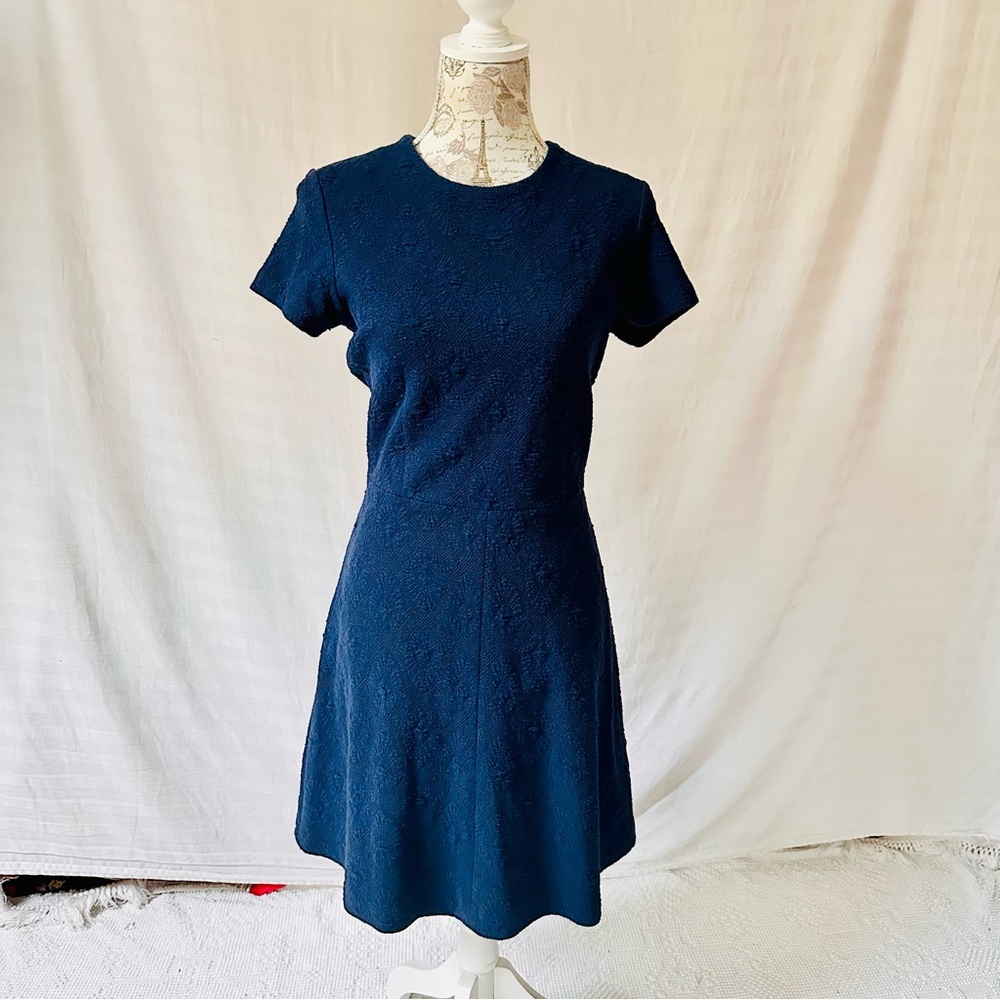 J. McLaughlin Blue Knit Dress Round Neck Short Sleeve Size Medium
